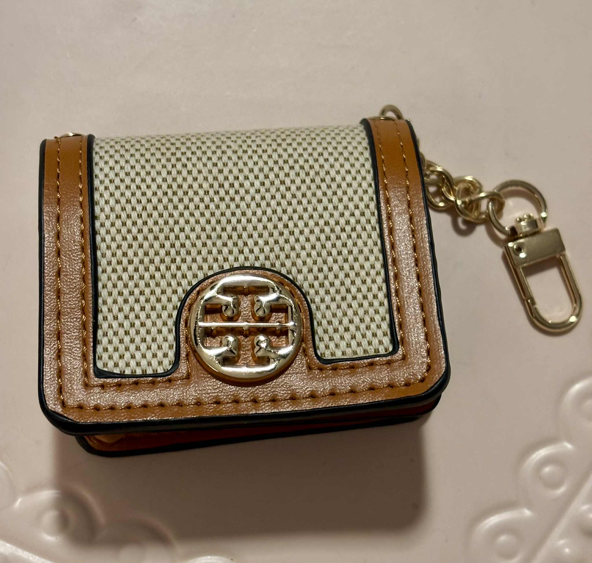 Air Pod case T beige