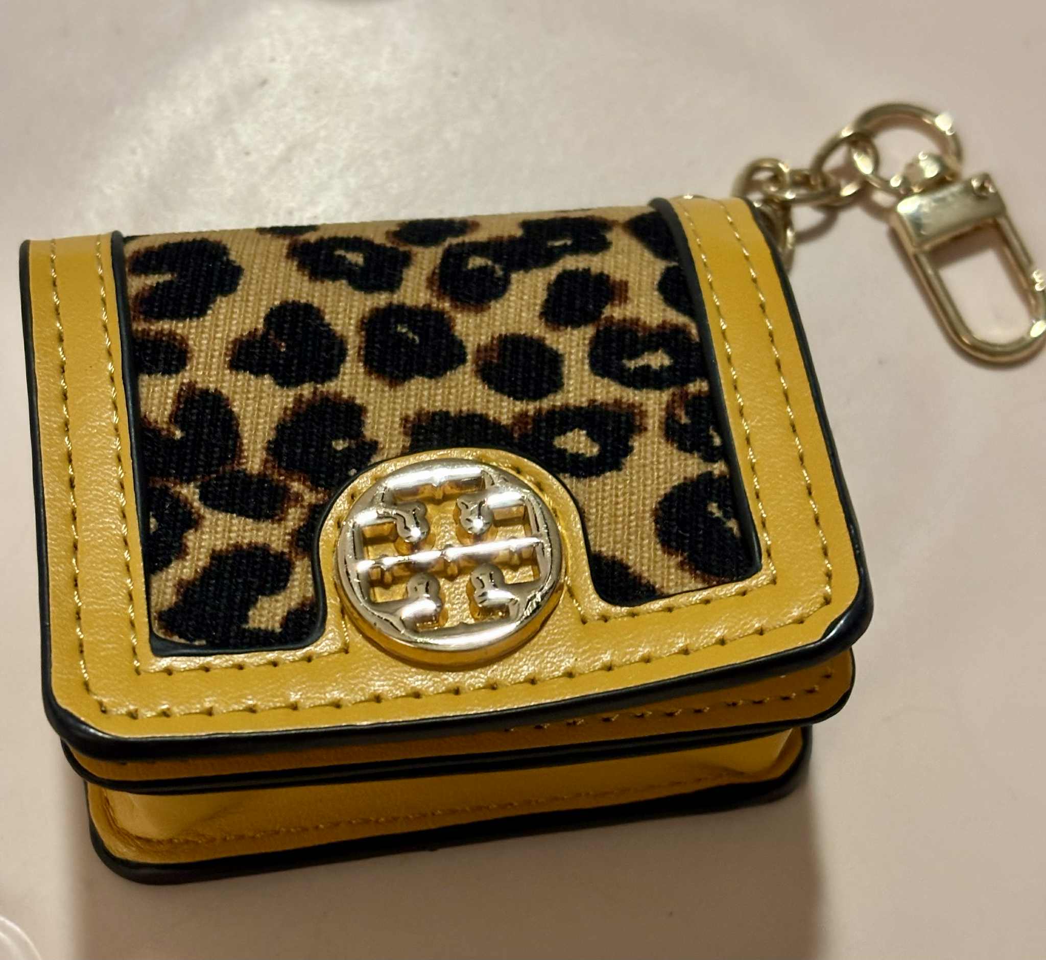 Air Pod case T spots