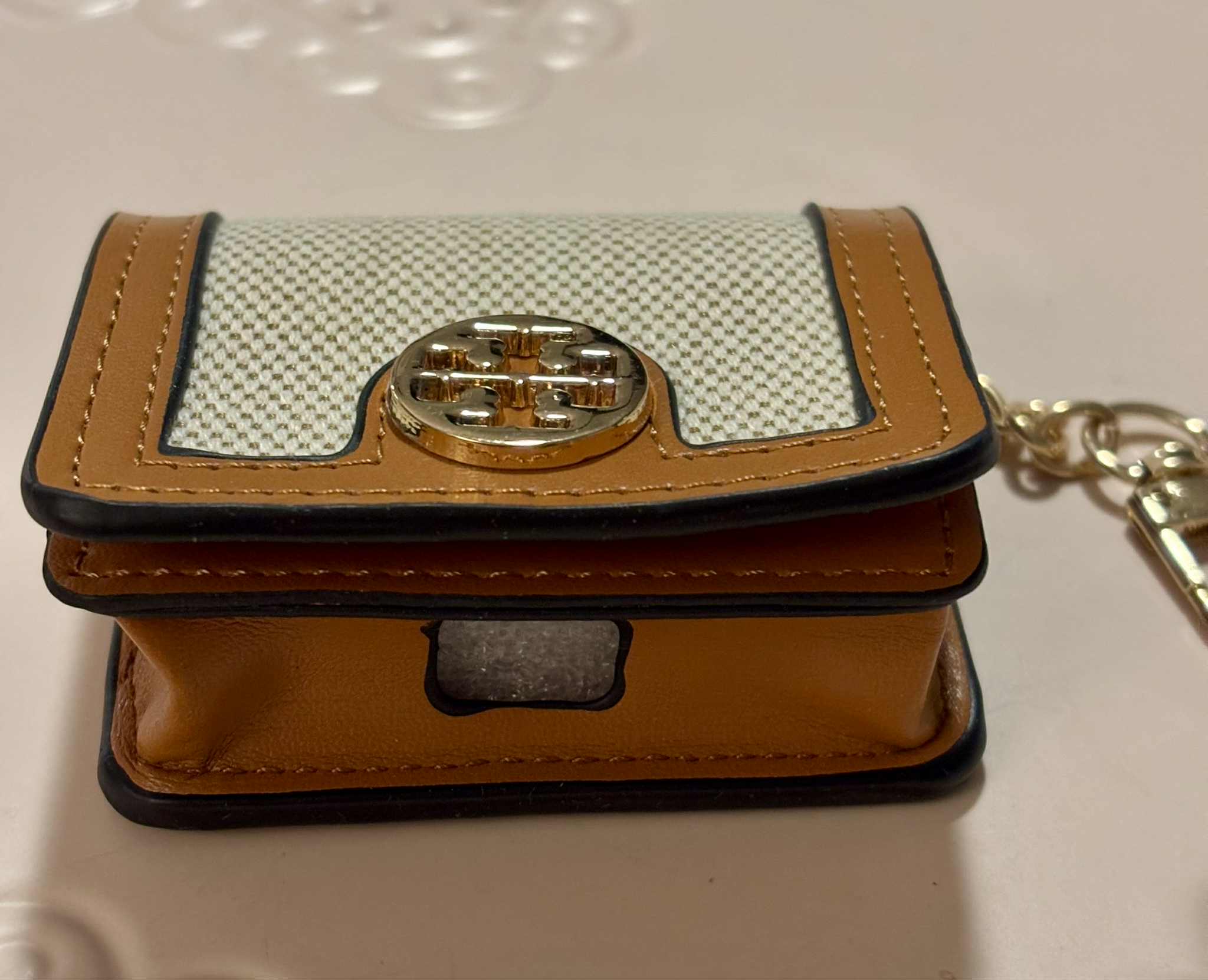 Air Pod case T beige