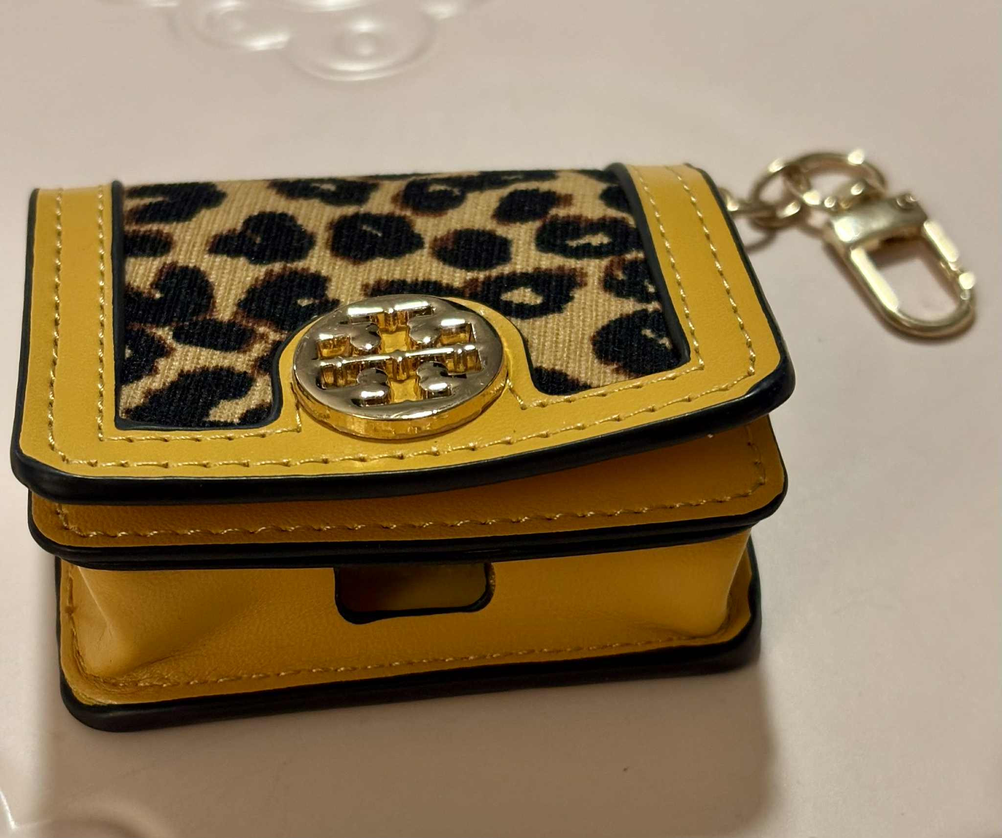 Air Pod case T spots