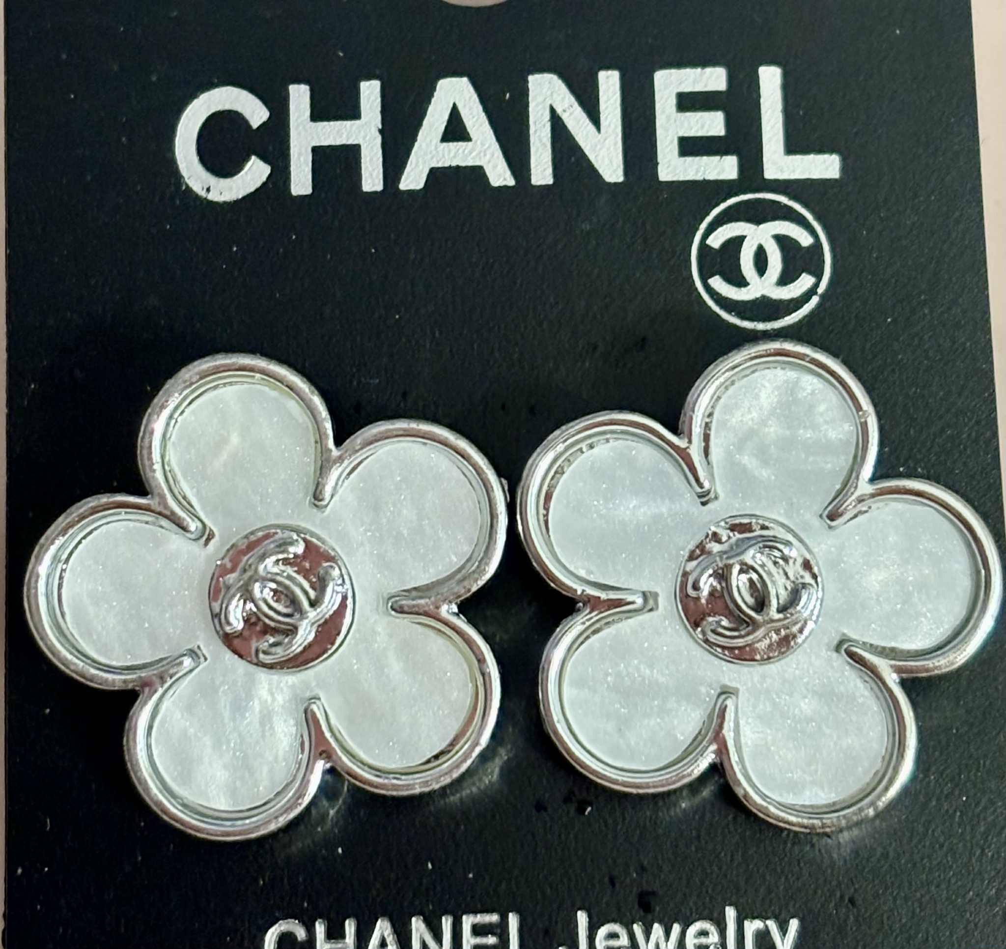 Earrings C white flower silver