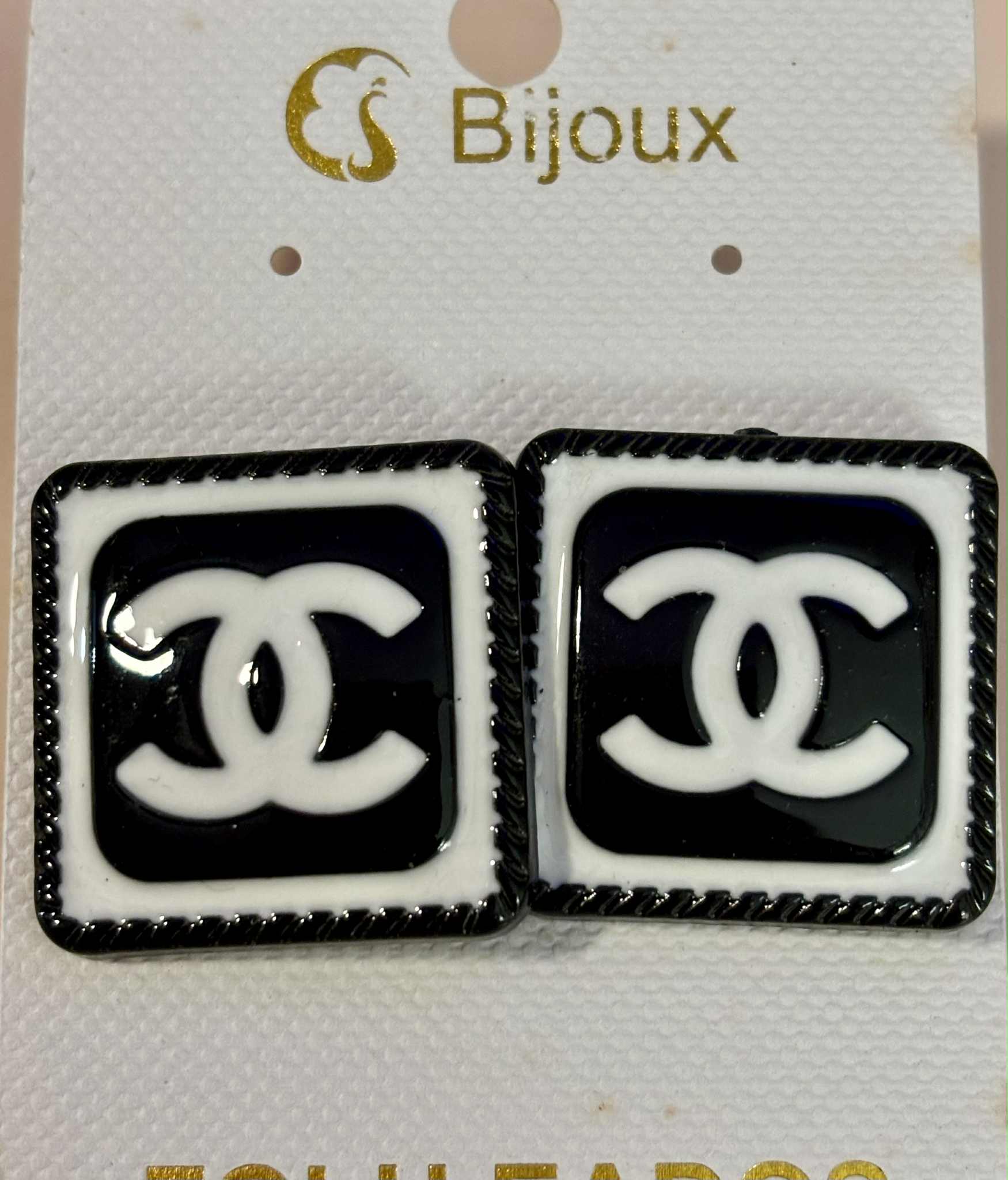 Earrings C black square
