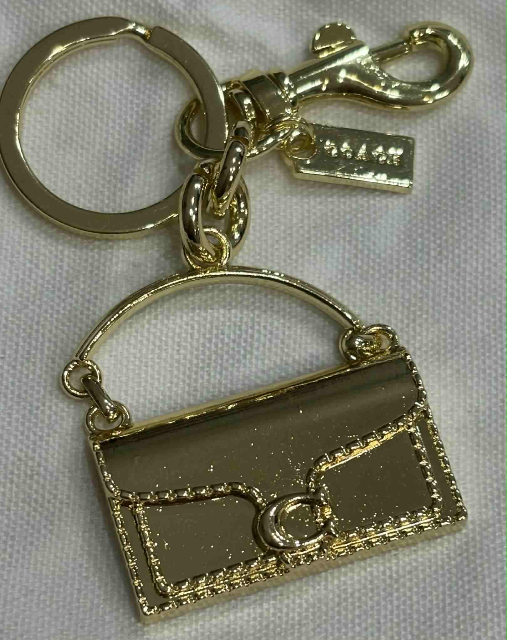 Keychain C gold clutch