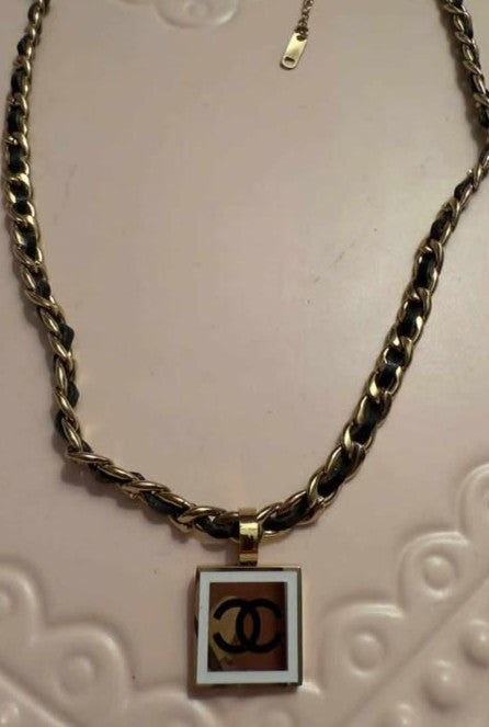 Necklace C gold with black rope