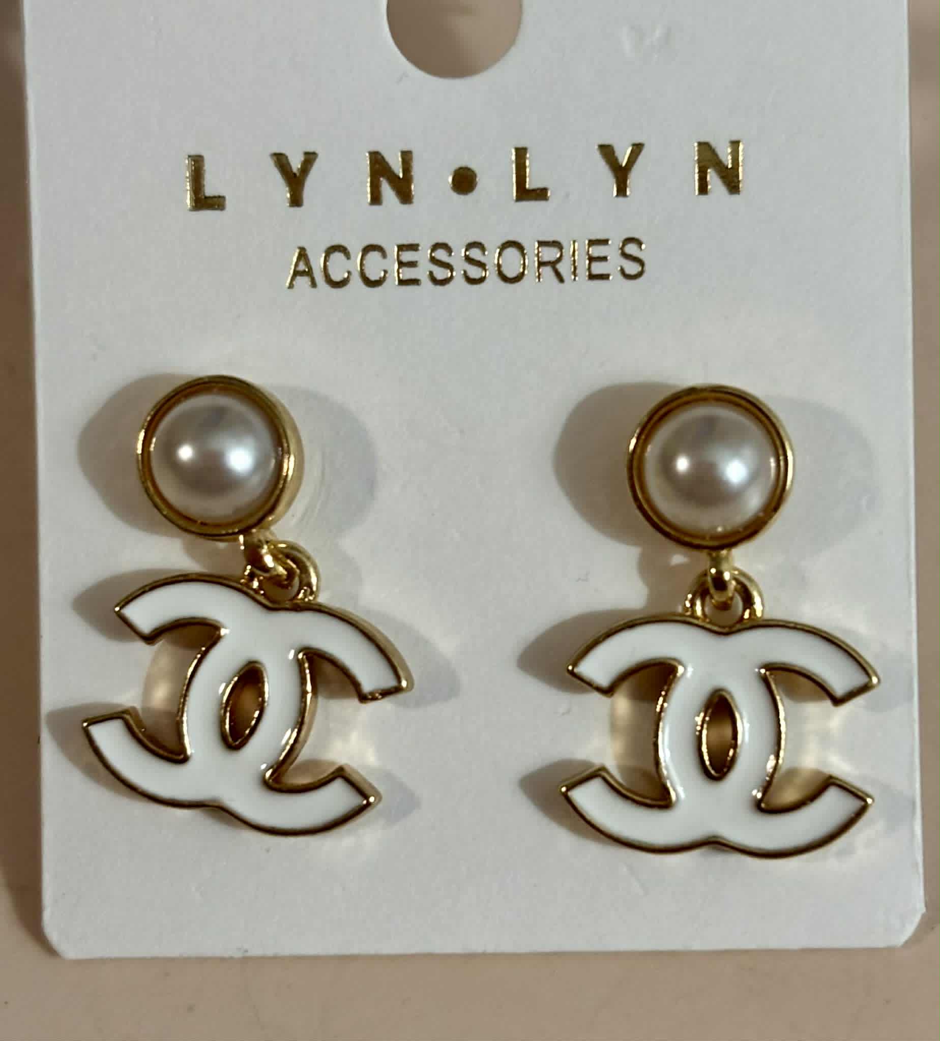 Earrings C hanging pearl white gold