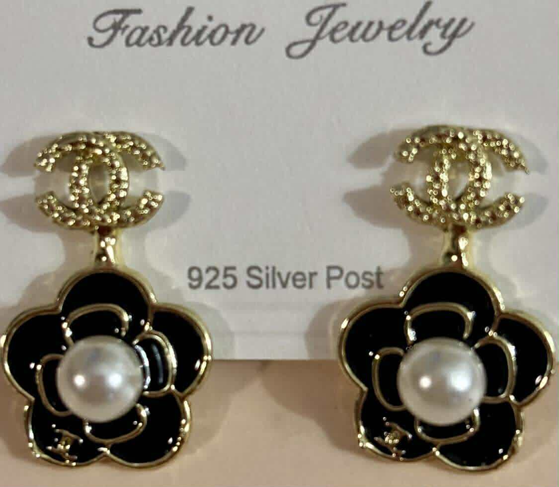 Earrings C hanging flower w pearl gold