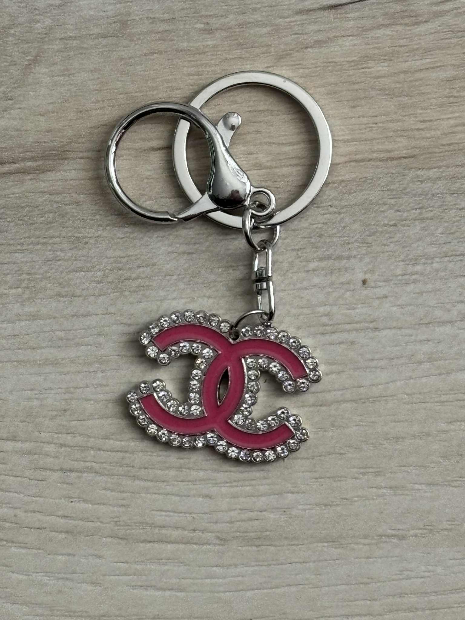 Keychain C metal hot pink