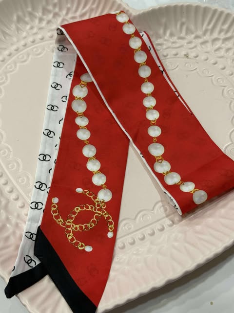 Purse scarf C red pearls