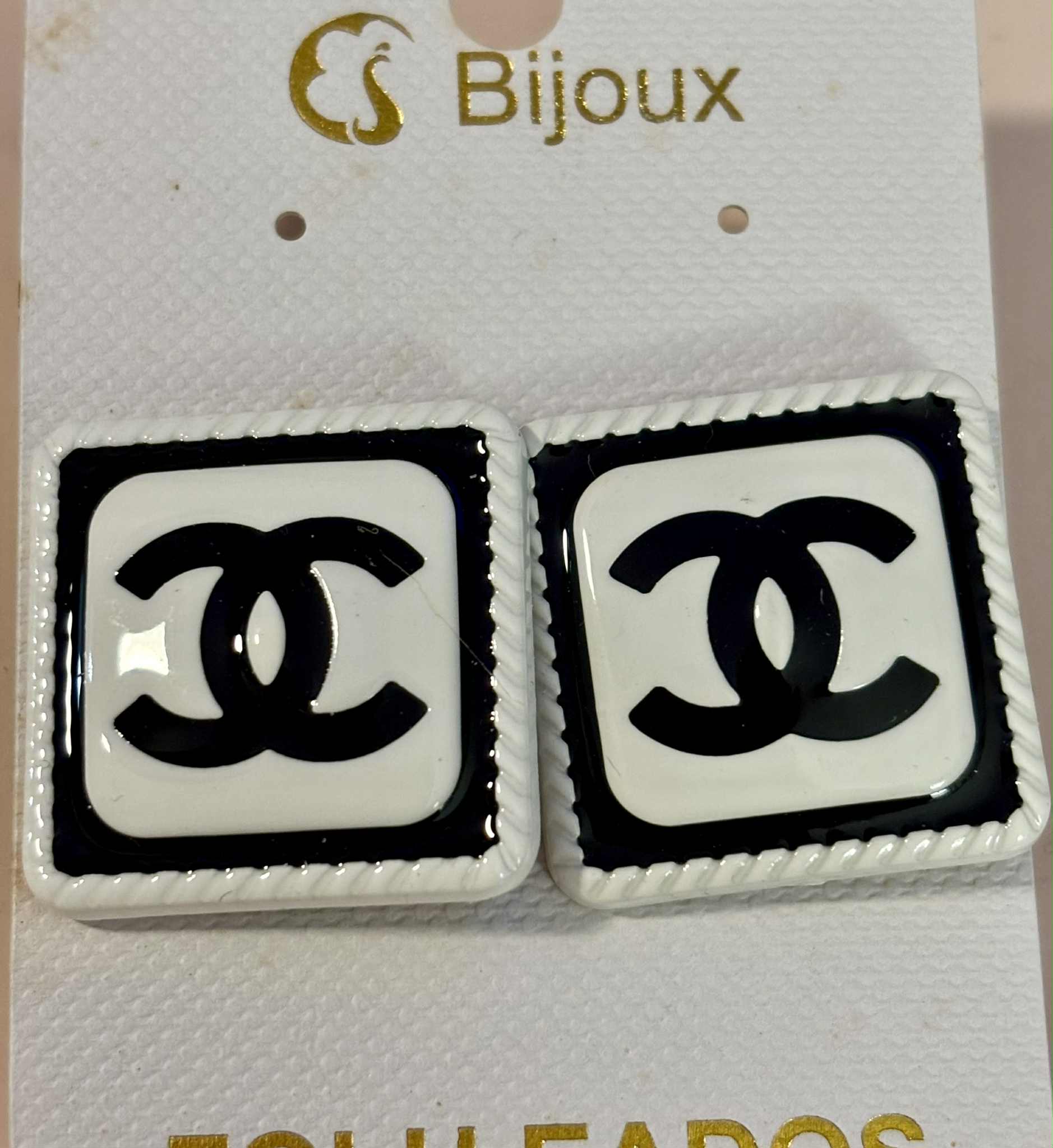 Earrings C white square