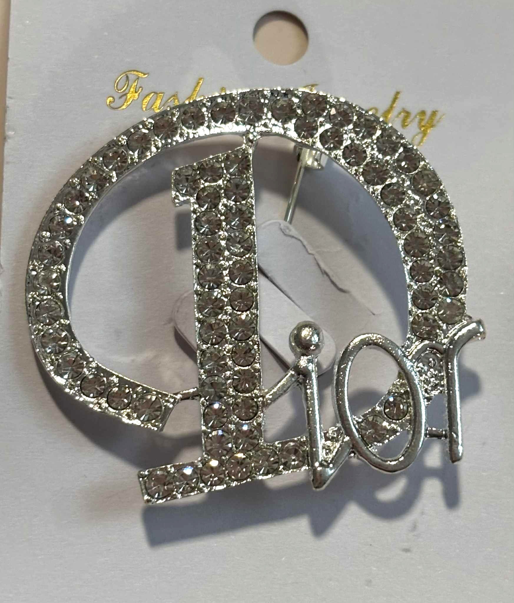 Broach D ltr silver