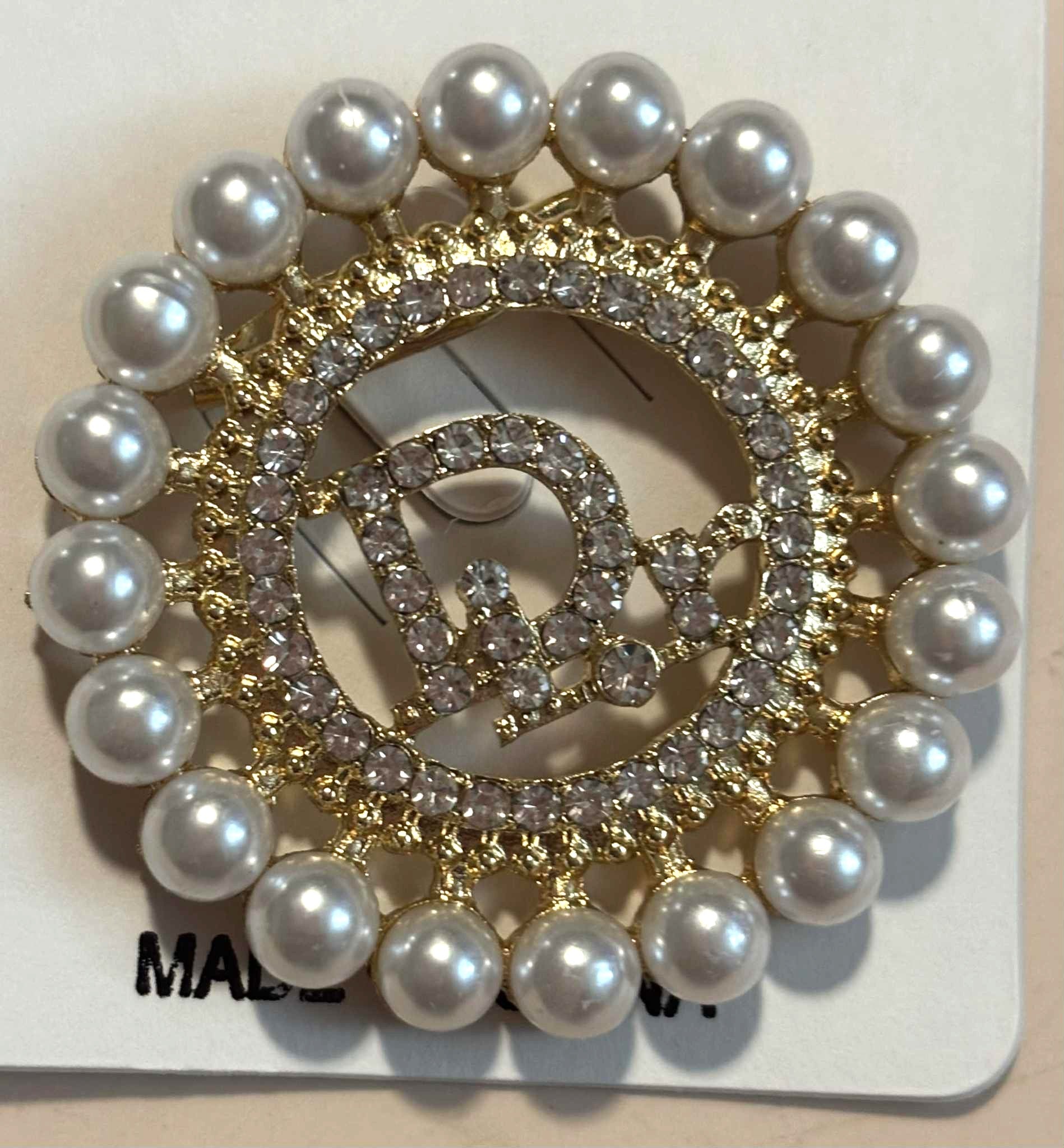 Broach D round pearl gold