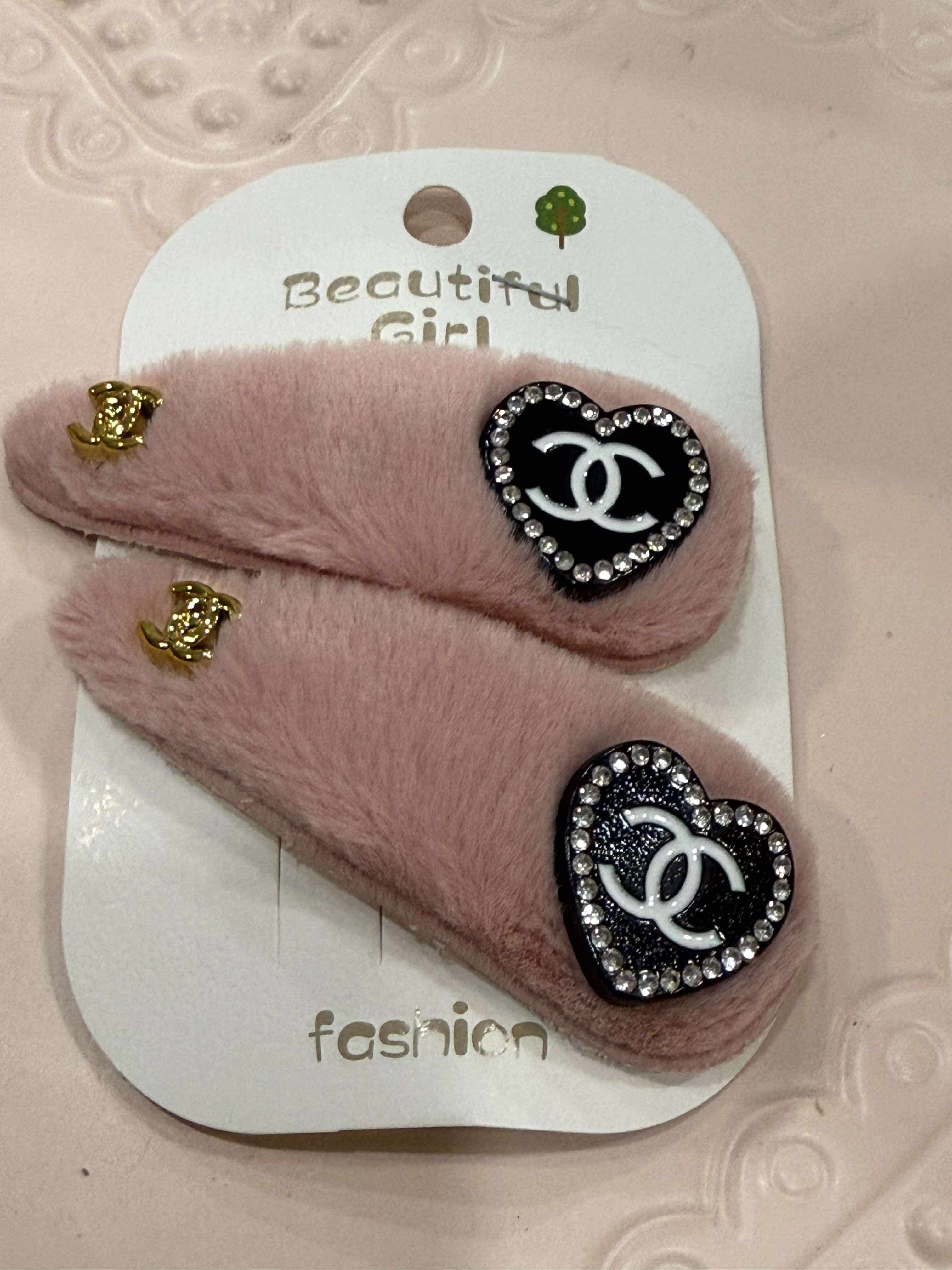 Hair clips fuzzy C Blush w/blk heart