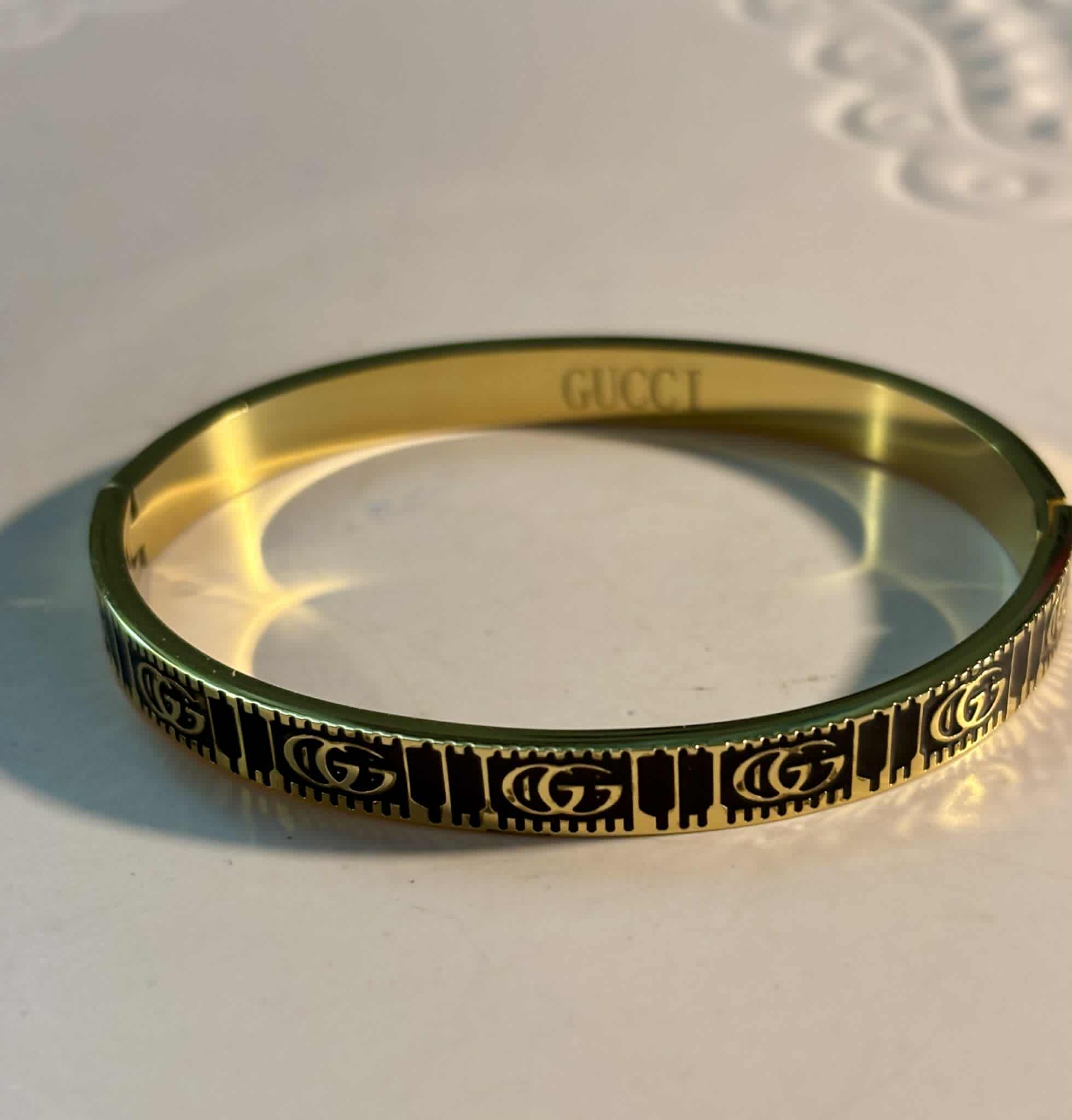 Bangle G black gold