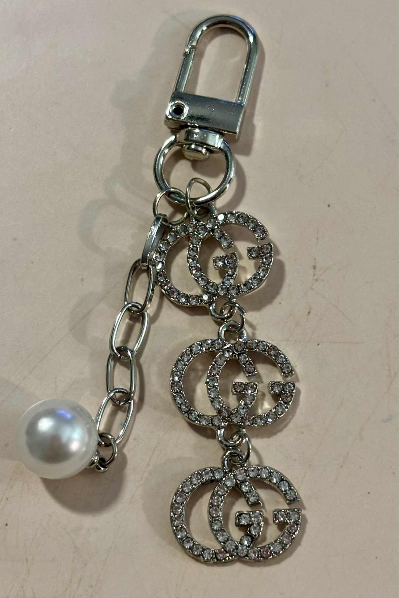 Bag charm G pearl silver 3"