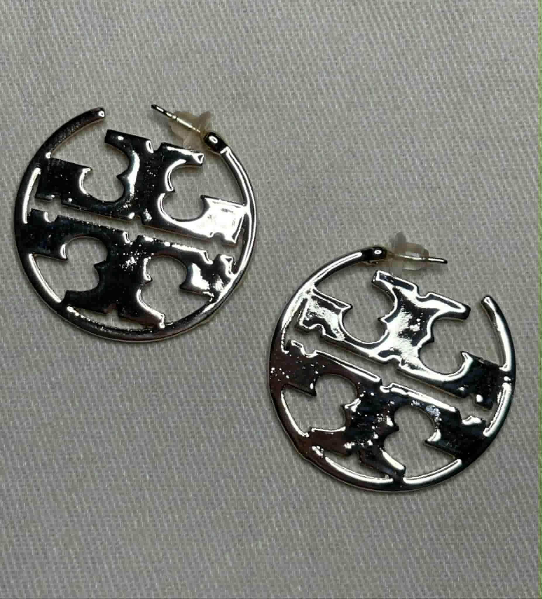 Earrings hoop T gold