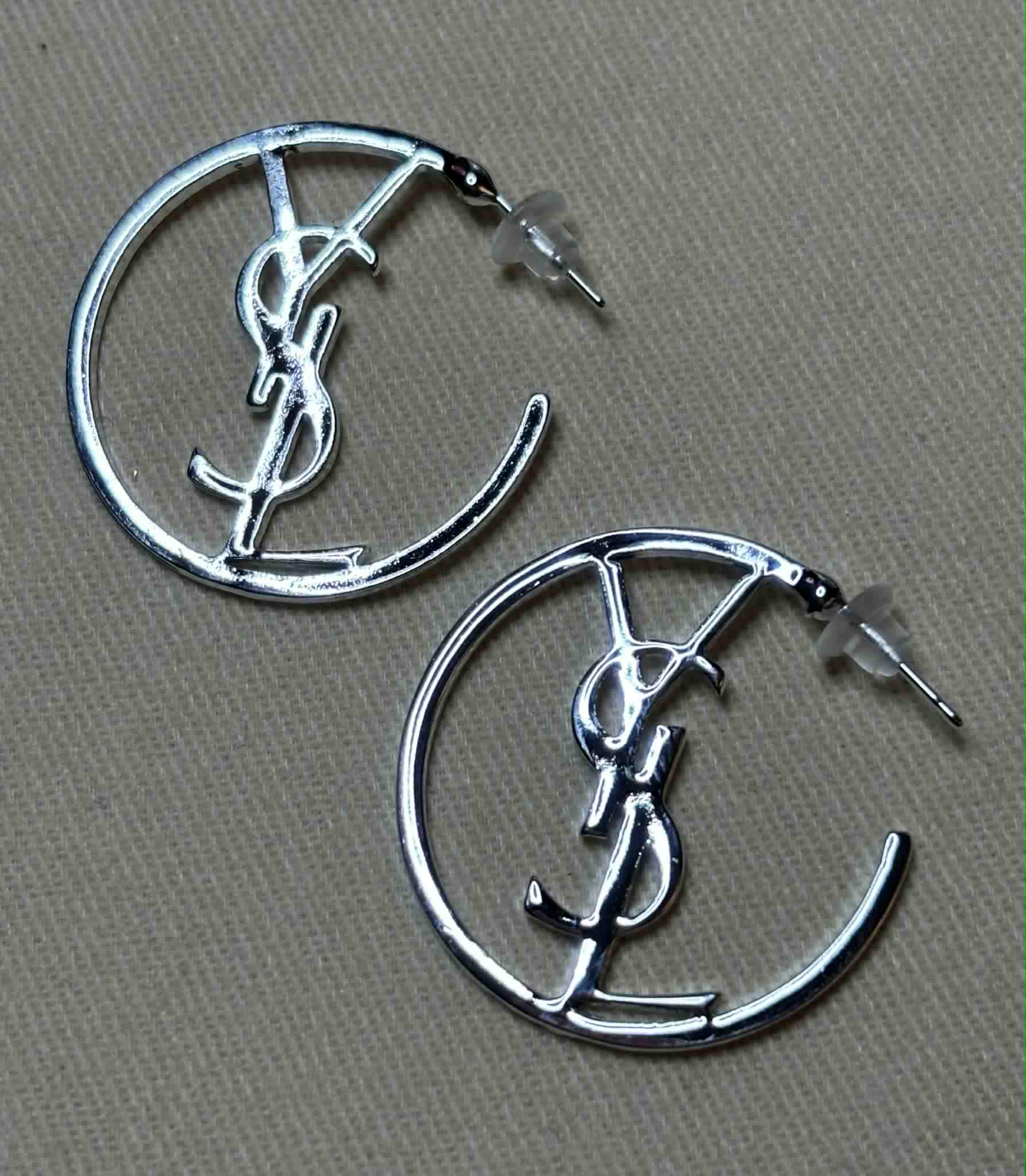 Earrings hoop Y silver