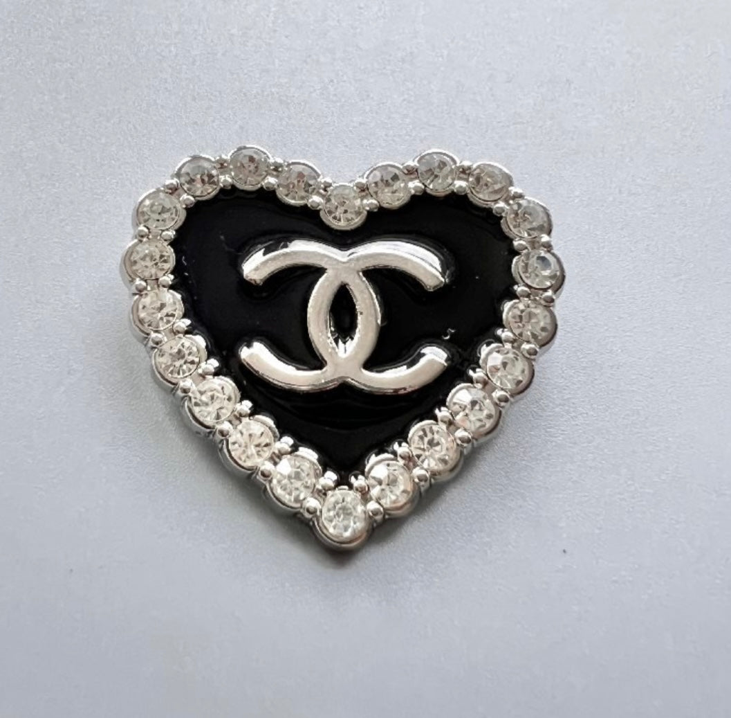 Broach black C heart
