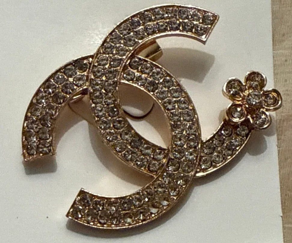 Broach C gold flower