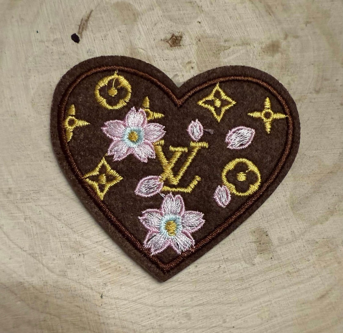 Patch L brown heart