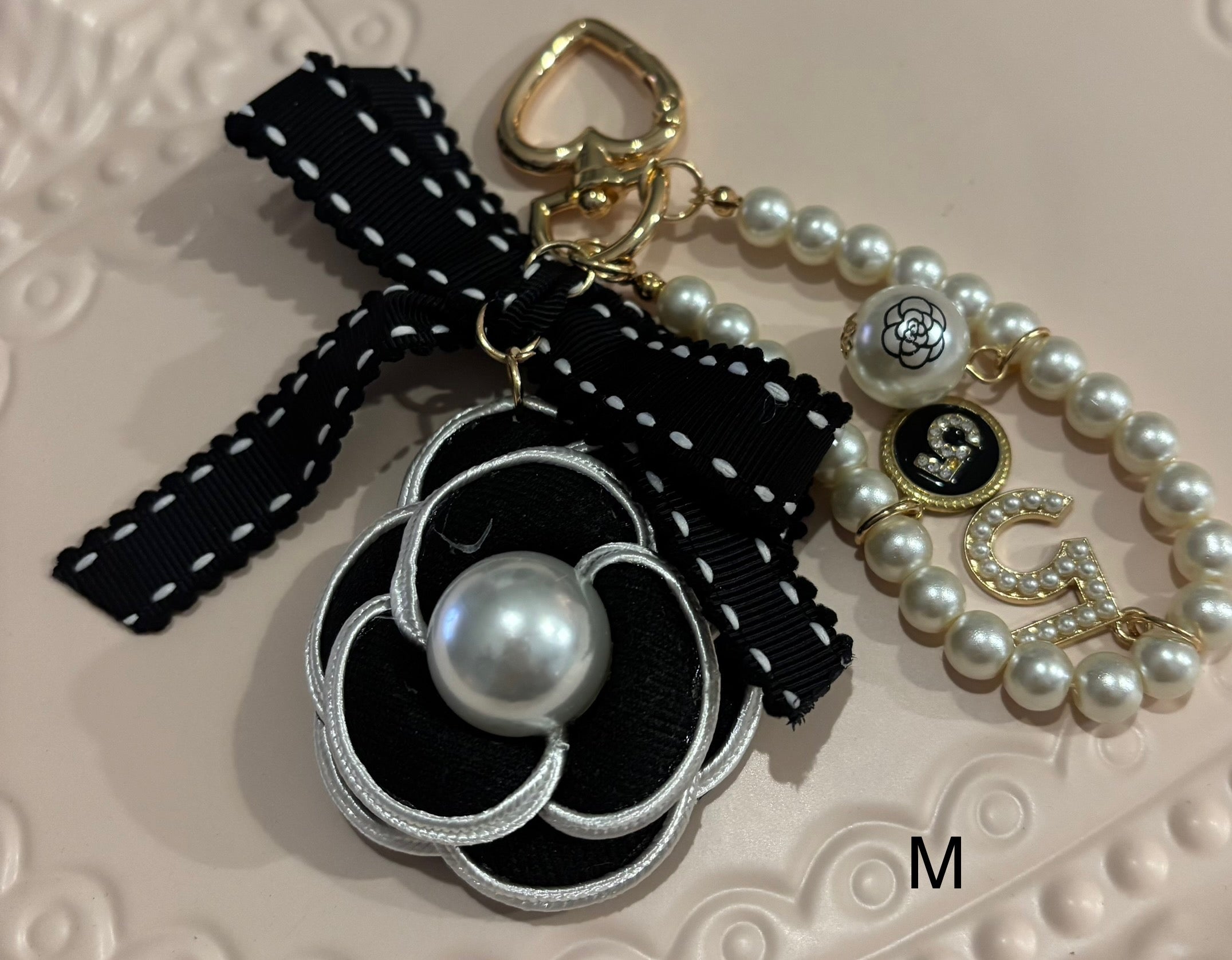 Keychain flower black