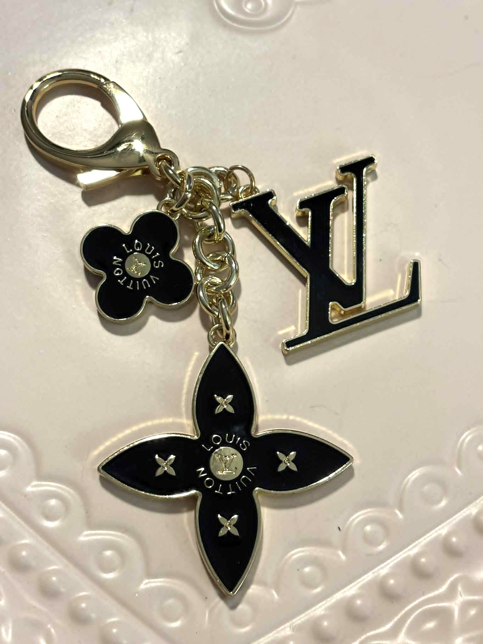 Keychain L black on black