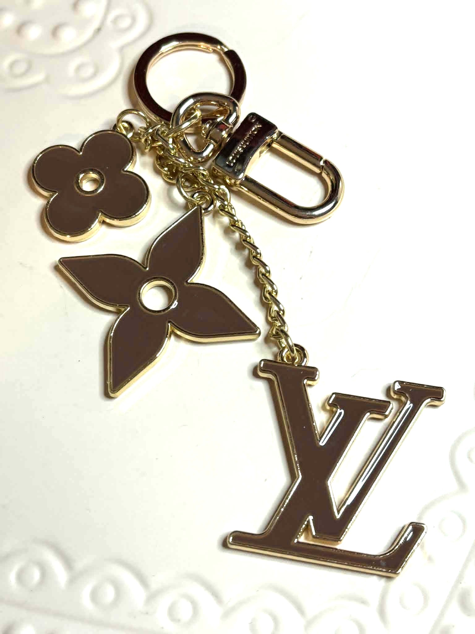 Keychain L brown on brown