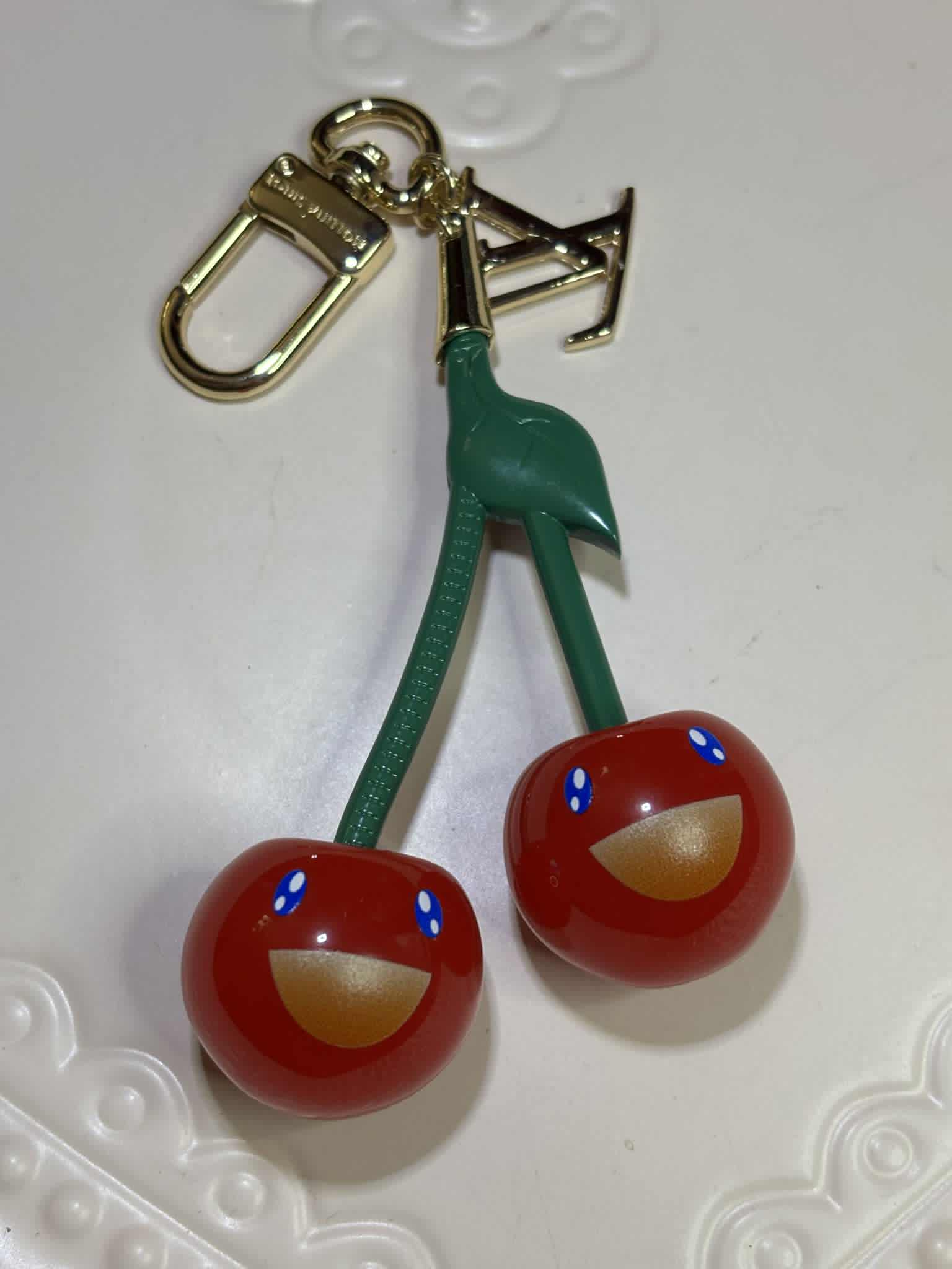 Keychain L cherry