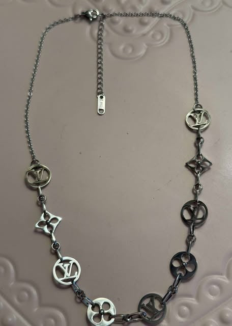 Necklace L circles silver