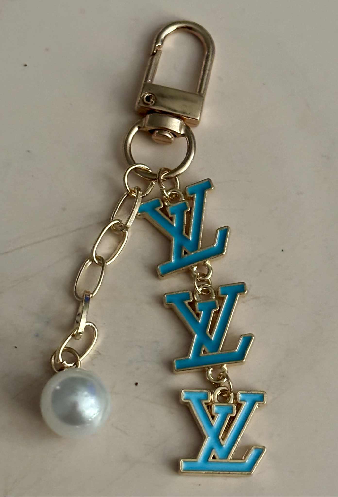 Bag charm L pearl teal 3"