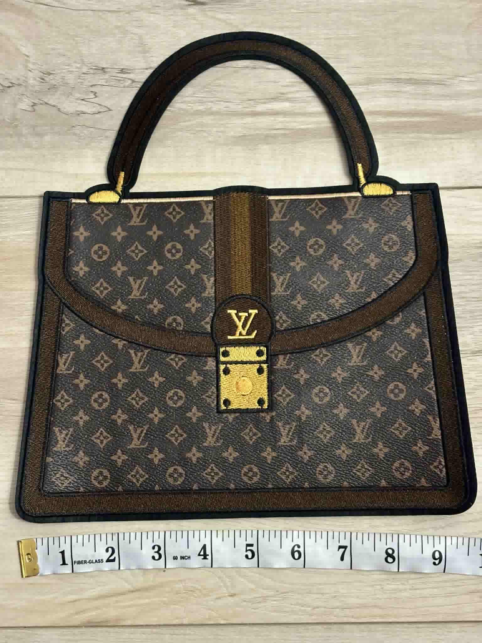 Patch L purse brown