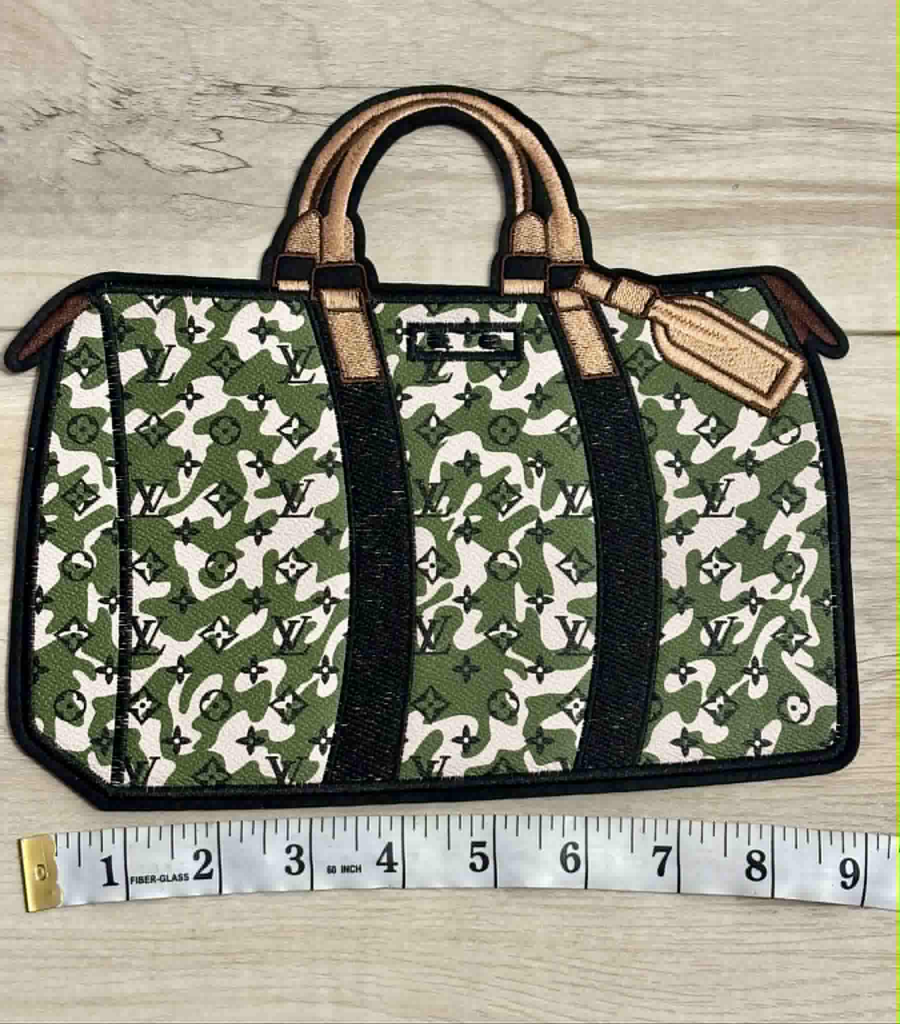 Patch L purse green