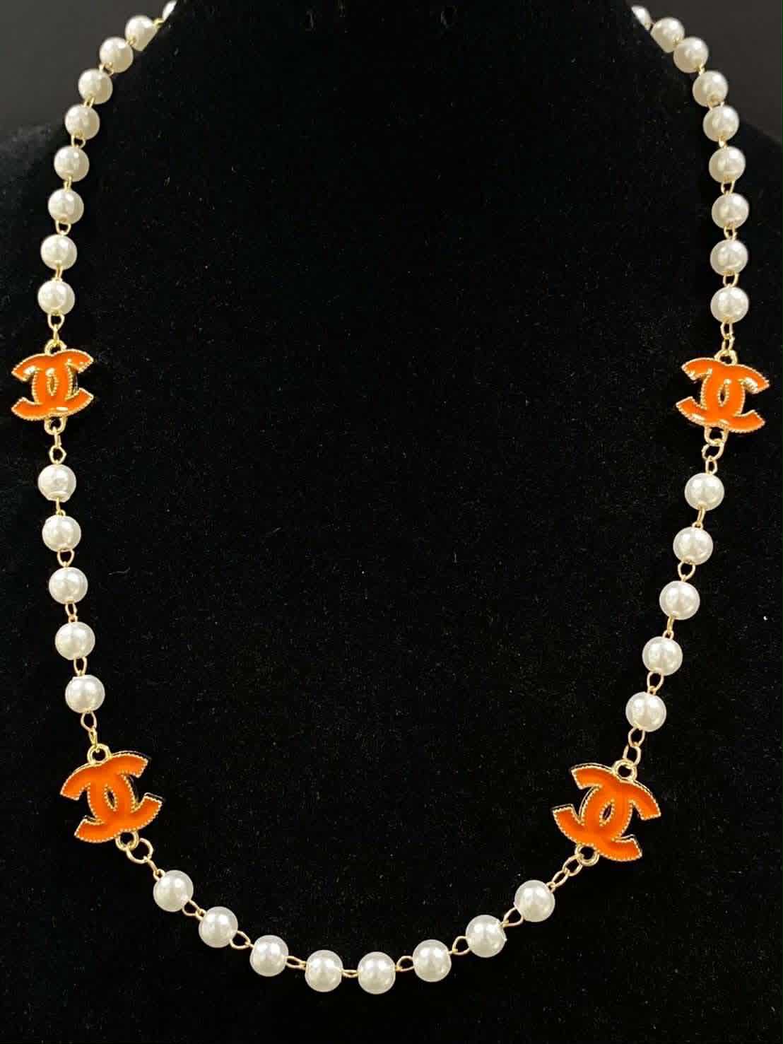 Pearl necklace C orange