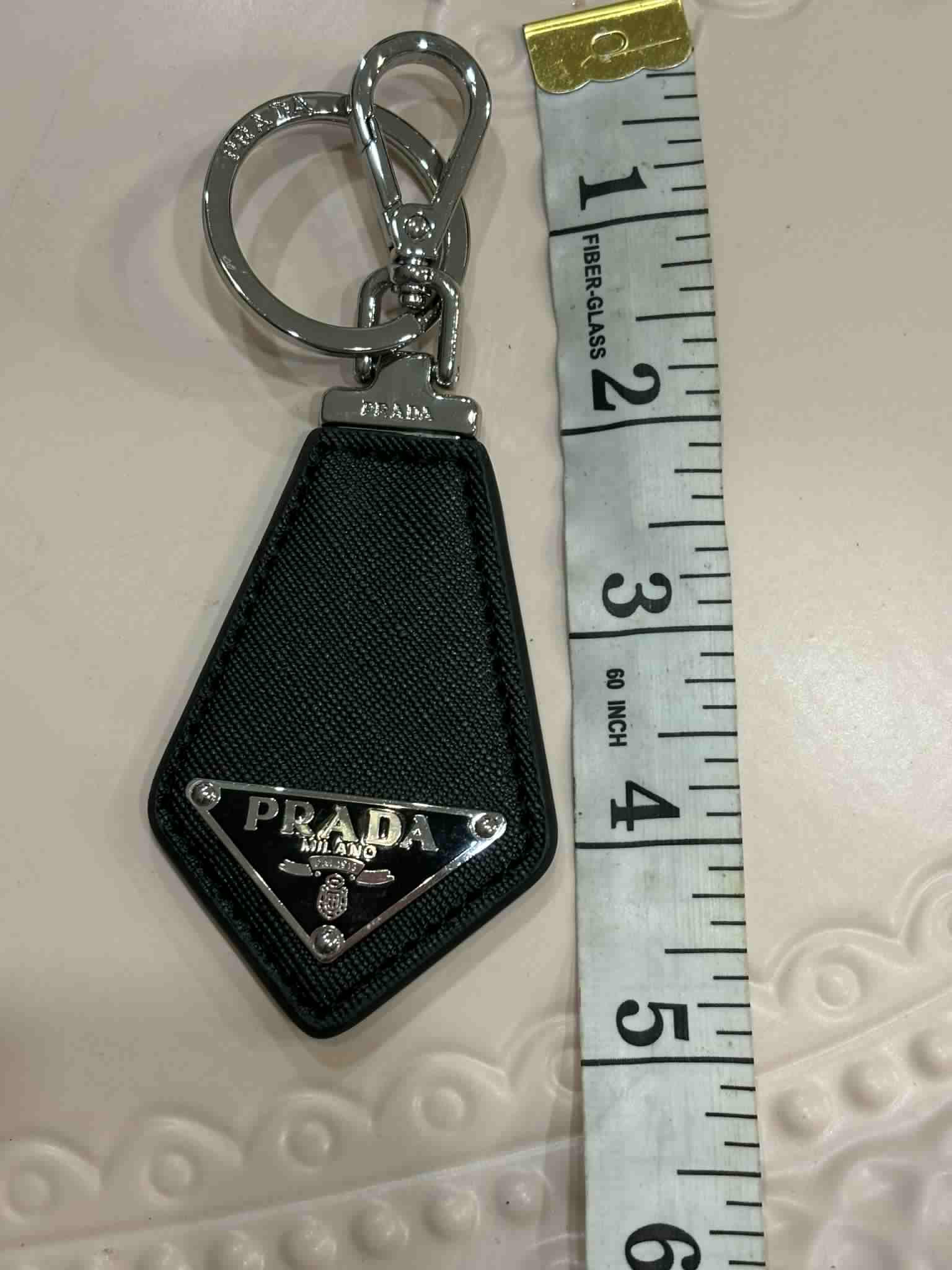 Keychain P black