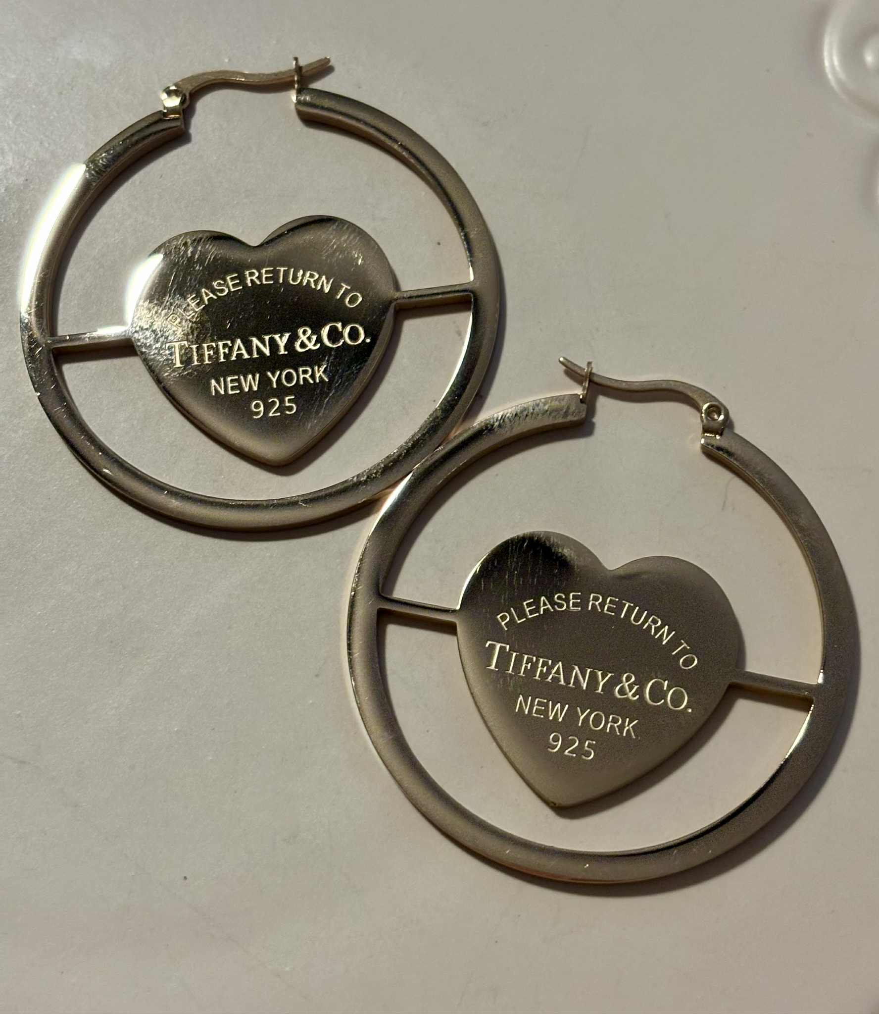 Earrings T round lrg gold