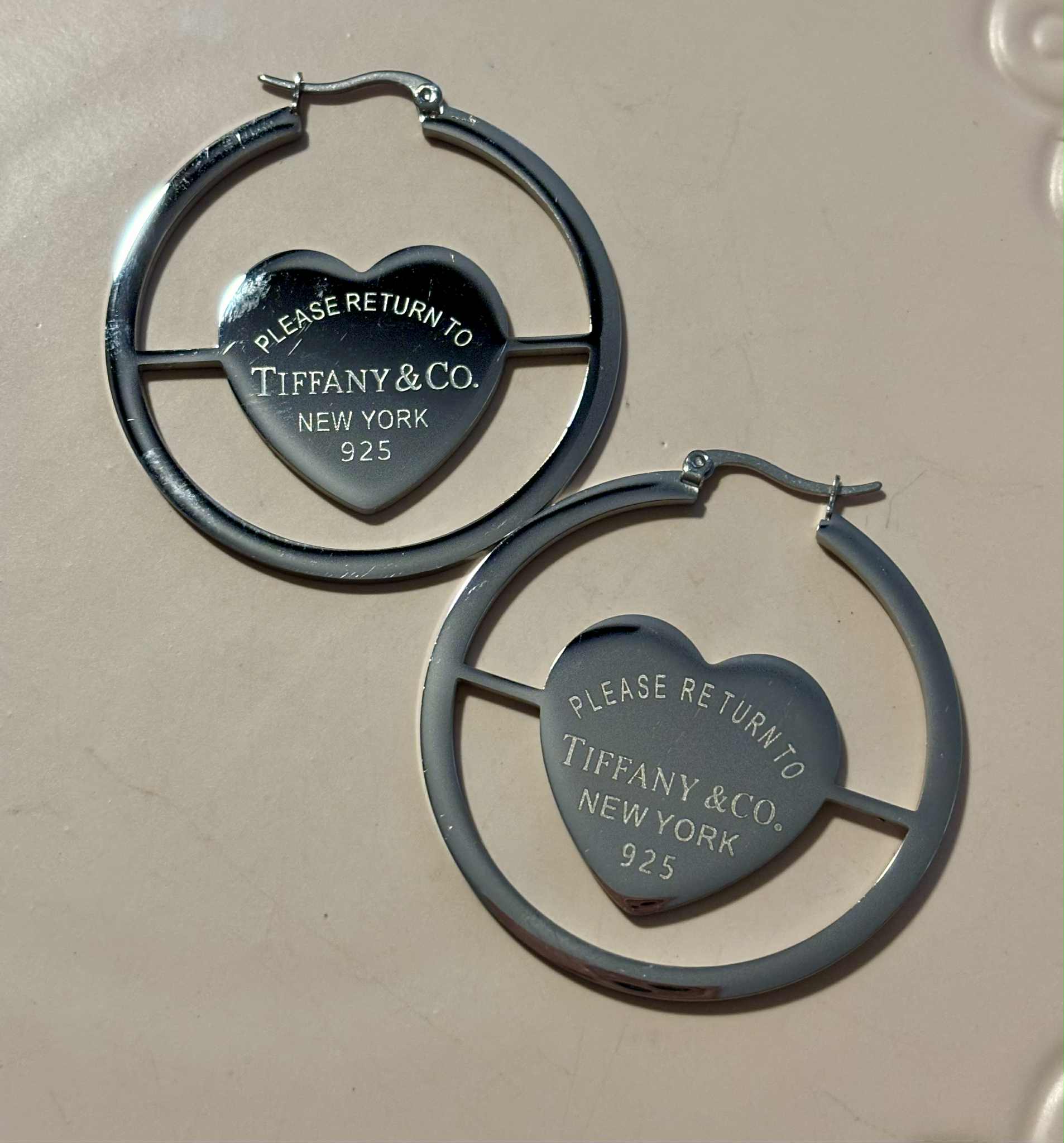 Earrings T round lrg silver