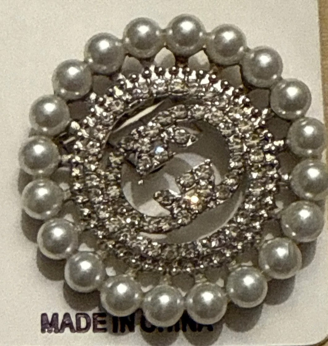 Broach G pearl